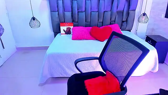 Snapshot of lucia_vonne_ chatting on 01/13/26, 08:47 lucia vonne online show from 01/13/26, 08:47