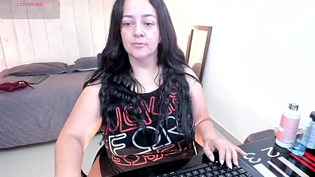 Snapshot of lucia_vonne_ chatting on 02/28/26, 09:16 lucia vonne online show from 02/28/26, 09:16