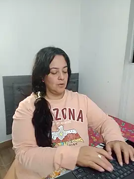 Snapshot of lucia_vonne_ chatting on 06/11/26, 01:05 lucia vonne online show from 06/11/26, 01:05