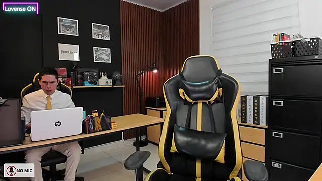 Snapshot of Office_Naughty_Girl chatting on 03/14/25, 03:47 Office Naughty Girl online show from 03/14/25, 03:47