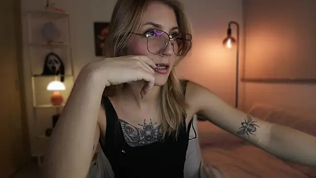 Dakotaa  online show from 11/17/25, 04:29