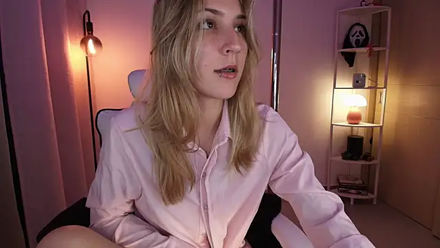 Dakotaa  online show from 12/23/25, 03:15