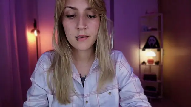 Snapshot of Dakotaa_ chatting on 04/04/26, 12:53 Dakotaa online show from 04/04/26, 12:53