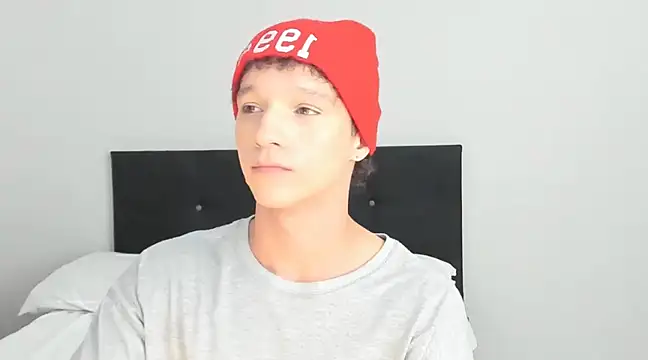 angelcortes online show from 02/25/25, 07:58