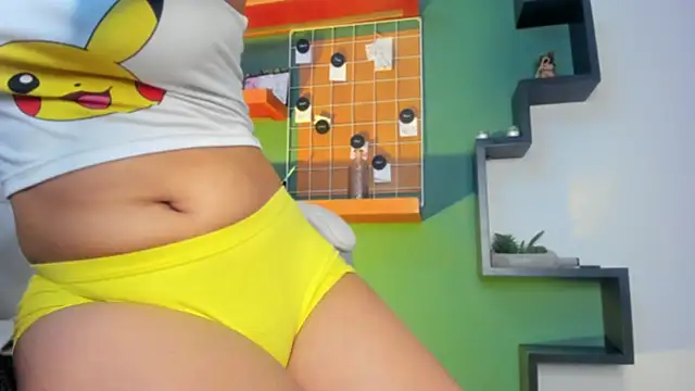 Snapshot of CoralineRicce_ chatting on 02/05/25, 11:06 CoralineRicce  online show from 02/05/25, 11:06