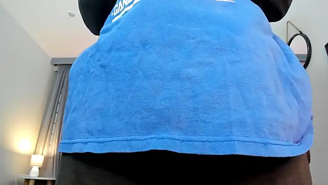 Snapshot of CoralineRicce_ chatting on 11/24/25, 09:47 CoralineRicce online show from 11/24/25, 09:47