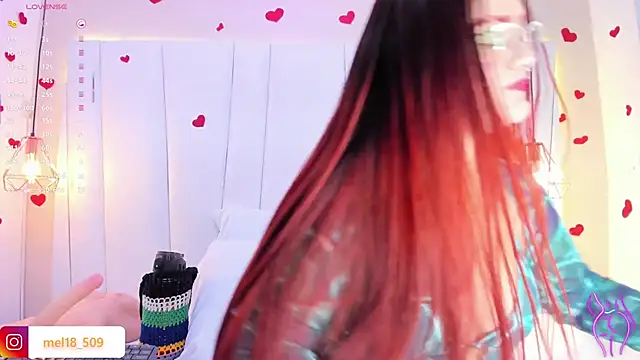 Snapshot of MelanieKlaus chatting on 10/18/25, 11:33 MelanieKlaus online show from 10/18/25, 11:33