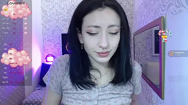 Snapshot of lili_hott63 chatting on 12/26/24, 03:31 lili hott63 online show from 12/26/24, 03:31