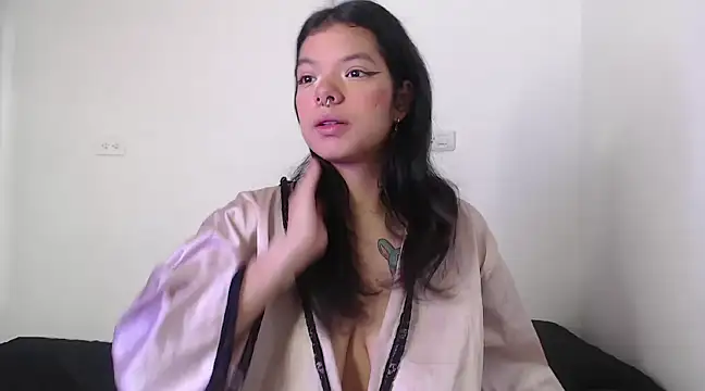 yungelitamor  online show from 01/08/25, 05:05