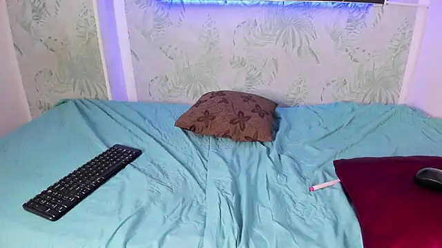 Snapshot of yungelitamor_ chatting on 03/23/25, 07:42 yungelitamor online show from 03/23/25, 07:42