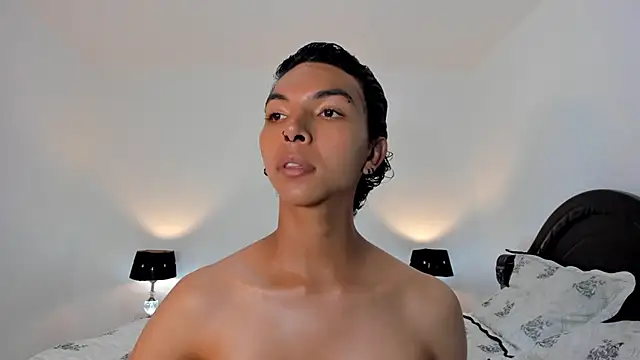 Snapshot of xhenisa_ chatting on 01/12/25, 09:40 xhenisa online show from 01/12/25, 09:40