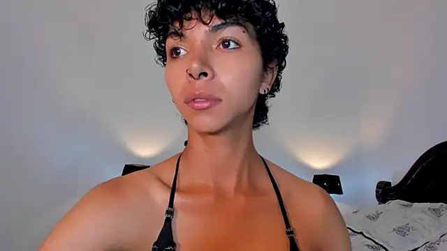 Snapshot of xhenisa_ chatting on 01/26/25, 03:36 xhenisa online show from 01/26/25, 03:36