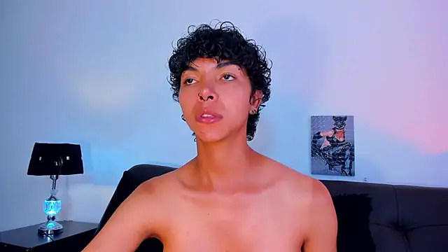 Snapshot of xhenisa_ chatting on 01/28/25, 08:47 xhenisa online show from 01/28/25, 08:47