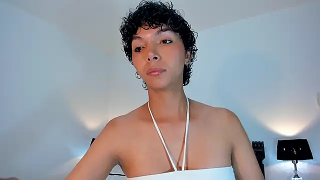 Snapshot of xhenisa_ chatting on 02/28/25, 09:55 xhenisa online show from 02/28/25, 09:55