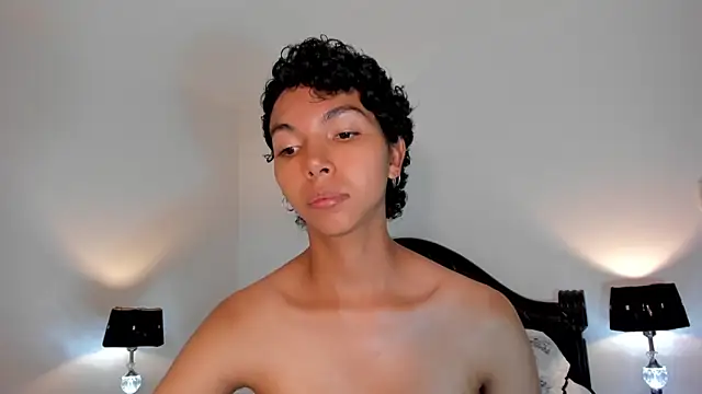 Snapshot of xhenisa_ chatting on 03/10/25, 08:34 xhenisa online show from 03/10/25, 08:34