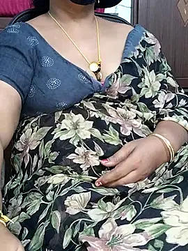 Snapshot of yours-kavaya chatting on 10/13/25, 03:17 yours-kavaya online show from 10/13/25, 03:17