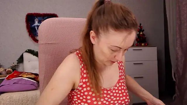 Snapshot of BettyFootFetish chatting on 12/13/25, 09:31 BettyFootFetish online show from 12/13/25, 09:31