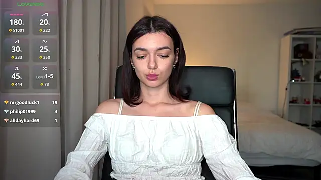 Snapshot of olivia_jeas chatting on 11/05/25, 11:05 olivia jeas online show from 11/05/25, 11:05