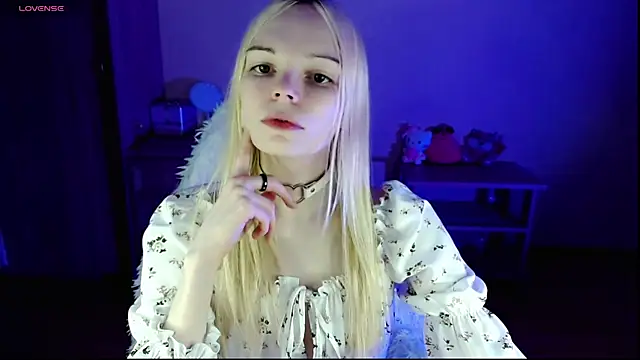 Snapshot of Emily_Nyaffee chatting on 12/16/24, 10:13 Emily Nyaffee online show from 12/16/24, 10:13