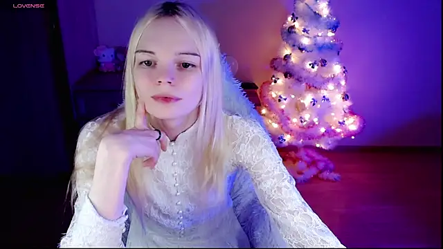 Snapshot of Emily_Nyaffee chatting on 12/22/24, 06:15 Emily Nyaffee online show from 12/22/24, 06:15