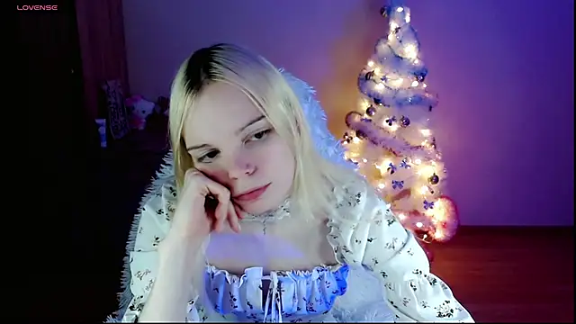 Snapshot of Emily_Nyaffee chatting on 12/28/24, 09:19 Emily Nyaffee online show from 12/28/24, 09:19