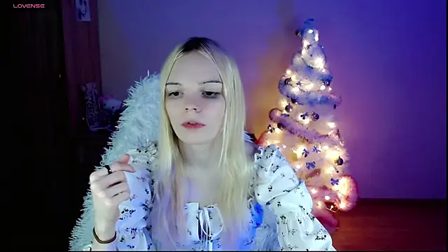 Snapshot of Emily_Nyaffee chatting on 12/30/24, 10:12 Emily Nyaffee online show from 12/30/24, 10:12