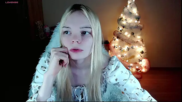 Snapshot of Emily_Nyaffee chatting on 01/05/25, 10:08 Emily Nyaffee online show from 01/05/25, 10:08