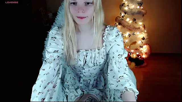 Snapshot of Emily_Nyaffee chatting on 01/08/25, 12:17 Emily Nyaffee online show from 01/08/25, 12:17