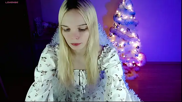 Snapshot of Emily_Nyaffee chatting on 01/15/25, 11:19 Emily Nyaffee online show from 01/15/25, 11:19