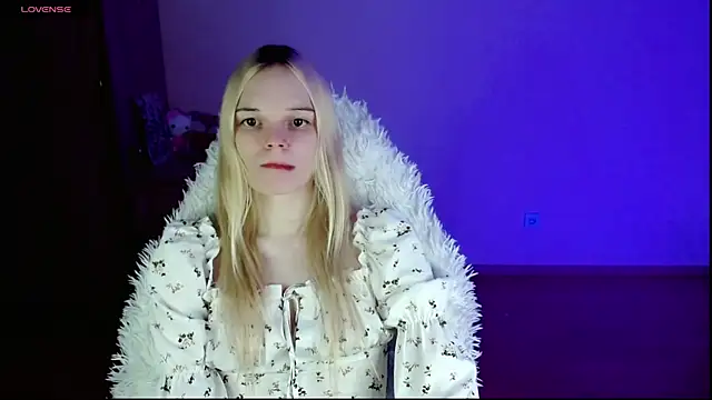 Snapshot of Emily_Nyaffee chatting on 01/18/25, 01:19 Emily Nyaffee online show from 01/18/25, 01:19