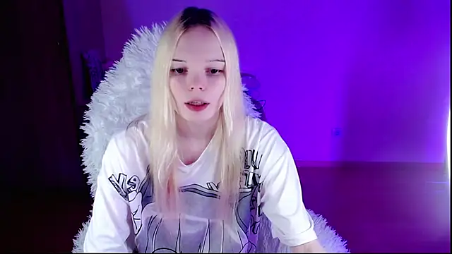 Snapshot of Emily_Nyaffee chatting on 01/28/25, 08:26 Emily Nyaffee online show from 01/28/25, 08:26