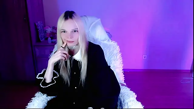 Snapshot of Emily_Nyaffee chatting on 01/28/25, 11:28 Emily Nyaffee online show from 01/28/25, 11:28