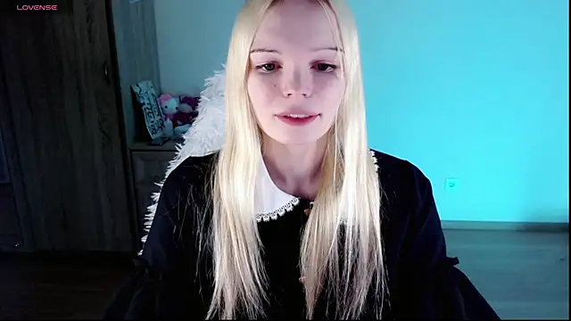 Snapshot of Emily_Nyaffee chatting on 02/11/25, 11:22 Emily Nyaffee online show from 02/11/25, 11:22