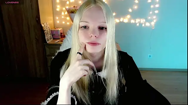 Snapshot of Emily_Nyaffee chatting on 02/27/25, 09:36 Emily Nyaffee online show from 02/27/25, 09:36