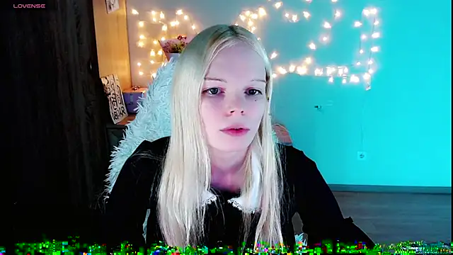 Snapshot of Emily_Nyaffee chatting on 02/28/25, 01:05 Emily Nyaffee online show from 02/28/25, 01:05