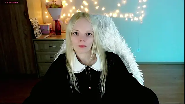 Snapshot of Emily_Nyaffee chatting on 02/28/25, 03:26 Emily Nyaffee online show from 02/28/25, 03:26