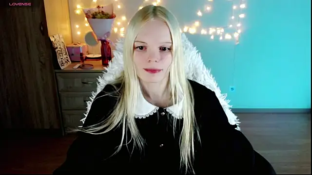 Snapshot of Emily_Nyaffee chatting on 03/01/25, 08:21 Emily Nyaffee online show from 03/01/25, 08:21