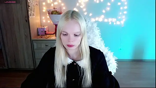 Snapshot of Emily_Nyaffee chatting on 03/03/25, 03:31 Emily Nyaffee online show from 03/03/25, 03:31