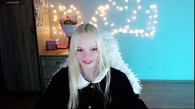 Snapshot of Emily_Nyaffee chatting on 03/04/25, 11:22 Emily Nyaffee online show from 03/04/25, 11:22