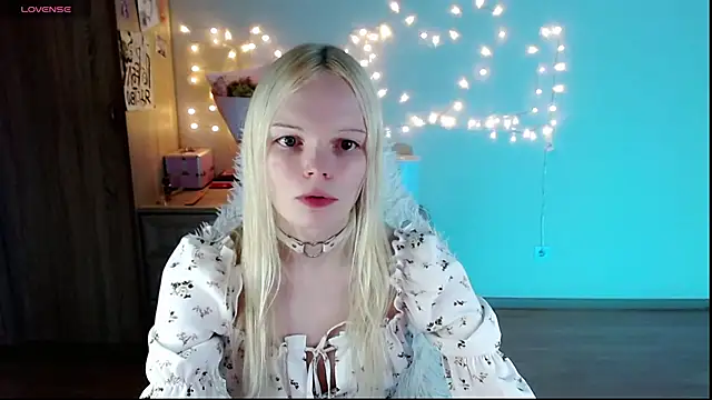 Snapshot of Emily_Nyaffee chatting on 03/10/25, 12:26 Emily Nyaffee online show from 03/10/25, 12:26