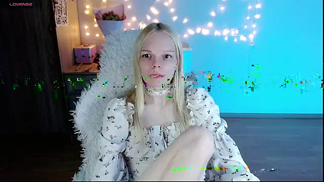 Snapshot of Emily_Nyaffee chatting on 03/14/25, 02:10 Emily Nyaffee online show from 03/14/25, 02:10