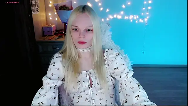 Snapshot of Emily_Nyaffee chatting on 03/14/25, 07:12 Emily Nyaffee online show from 03/14/25, 07:12