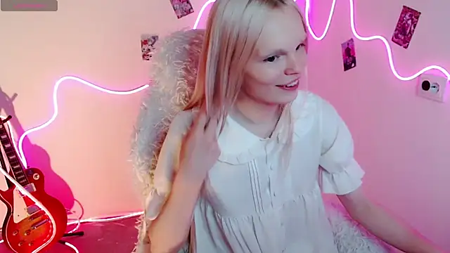 Snapshot of Emily_Nyaffee chatting on 09/10/25, 05:24 Emily Nyaffee online show from 09/10/25, 05:24