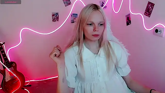 Snapshot of Emily_Nyaffee chatting on 09/11/25, 01:22 Emily Nyaffee online show from 09/11/25, 01:22