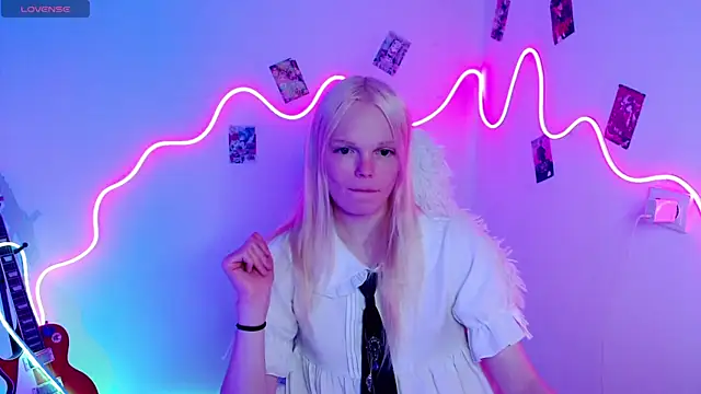 Snapshot of Emily_Nyaffee chatting on 10/03/25, 11:57 Emily Nyaffee online show from 10/03/25, 11:57