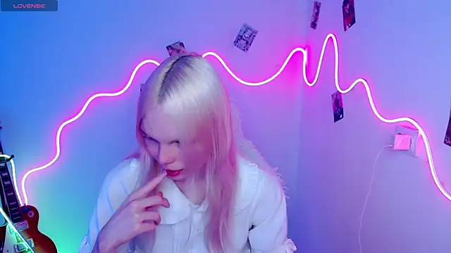 Snapshot of Emily_Nyaffee chatting on 10/16/25, 11:06 Emily Nyaffee online show from 10/16/25, 11:06