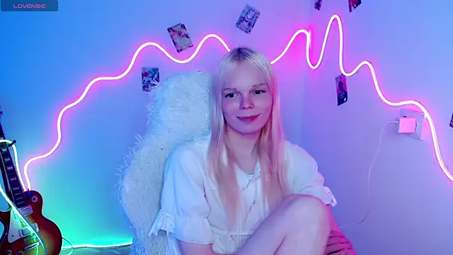 Snapshot of Emily_Nyaffee chatting on 10/20/25, 06:08 Emily Nyaffee online show from 10/20/25, 06:08