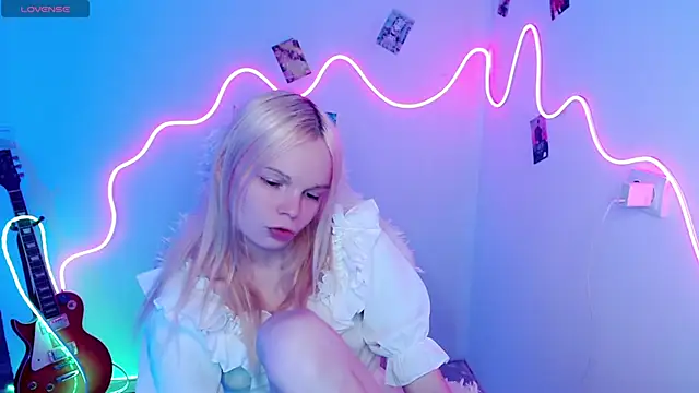 Snapshot of Emily_Nyaffee chatting on 10/30/25, 04:52 Emily Nyaffee online show from 10/30/25, 04:52