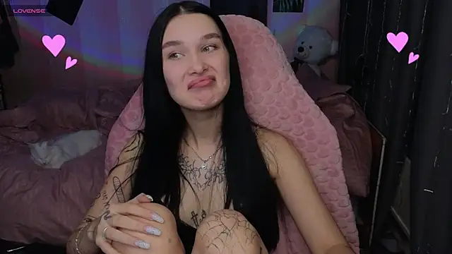 Snapshot of Amanda_Tender chatting on 10/20/25, 11:16 Amanda Tender online show from 10/20/25, 11:16