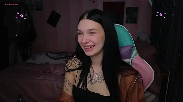 Snapshot of Amanda_Tender chatting on 10/23/25, 11:24 Amanda Tender online show from 10/23/25, 11:24